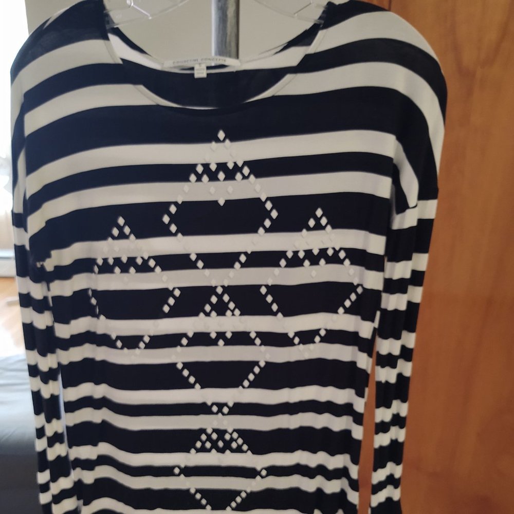 Tee with emblem front